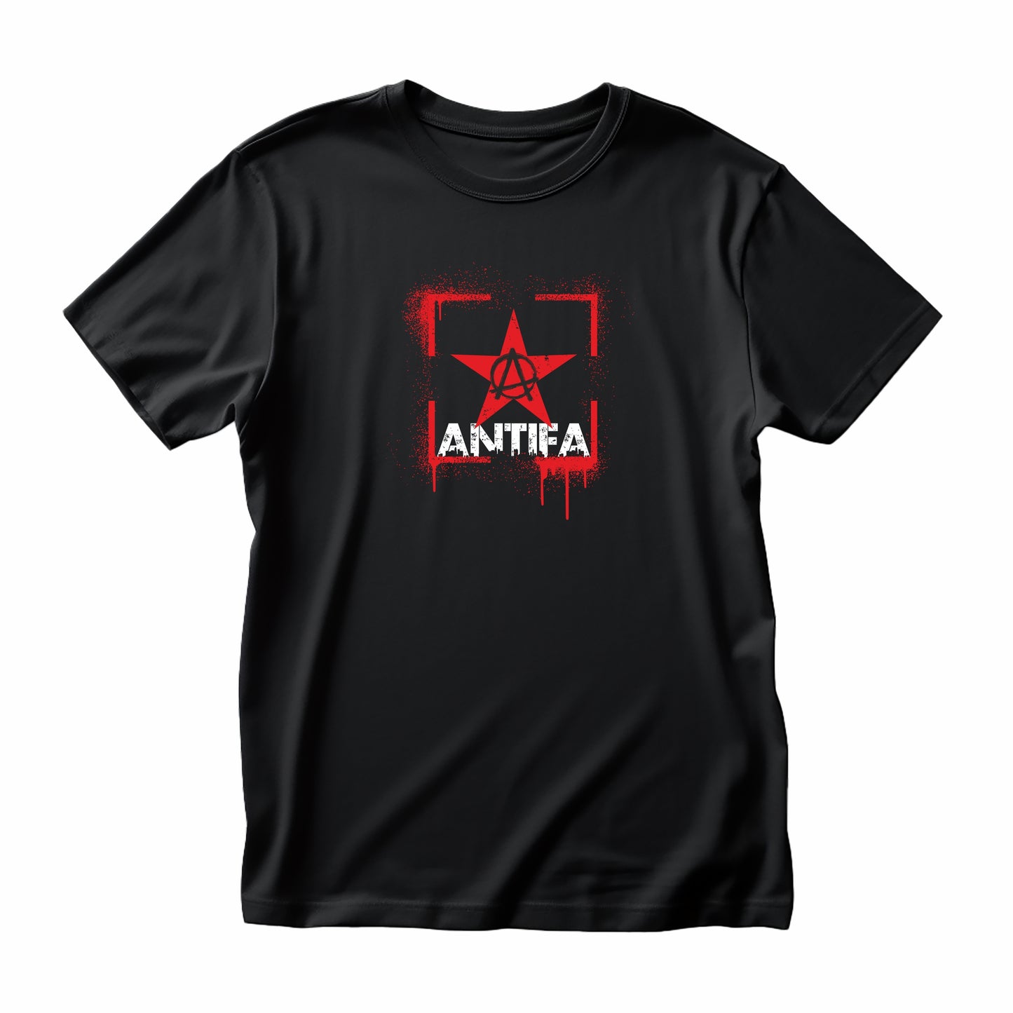 Schwarzes Unisex T-Shirt von Jack & Jones aus Bio-Baumwolle mit Frontprint „ANTIFA“ in Rot und Weiß, flach fotografiert vor hellem Hintergrund – Statement-Shirt von Das kreative Statement.