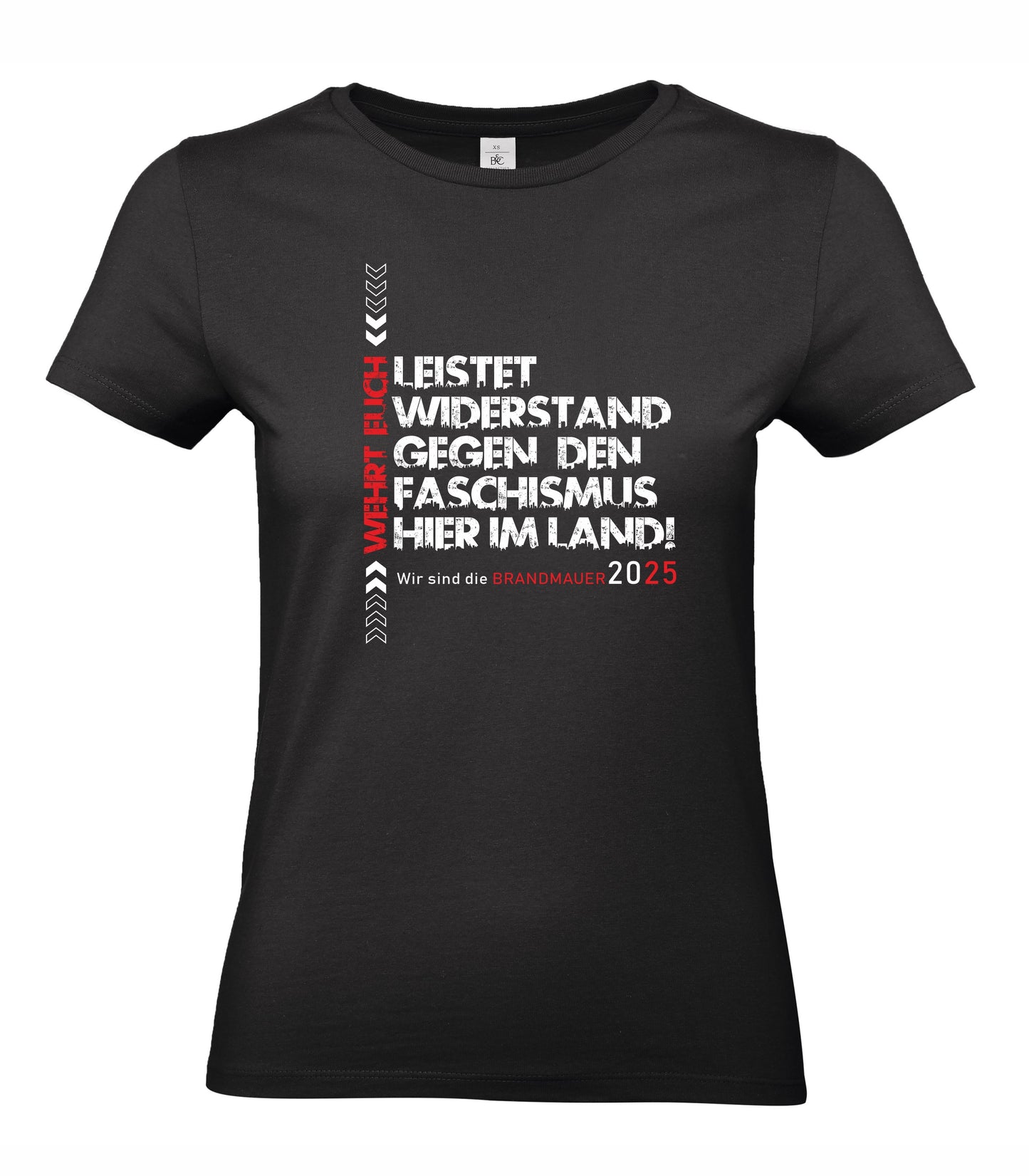 Schwarzes Damen T-Shirt aus Bio-Baumwolle mit weiß-rotem Siebdruck „Leistet Widerstand“ auf der Vorderseite. Das Shirt hat einen klassischen Rundhalsausschnitt und eine feminine Passform. Der Hintergrund ist schlicht, damit das politische Statement klar im Fokus steht – gegen Faschismus und rechte Hetze.