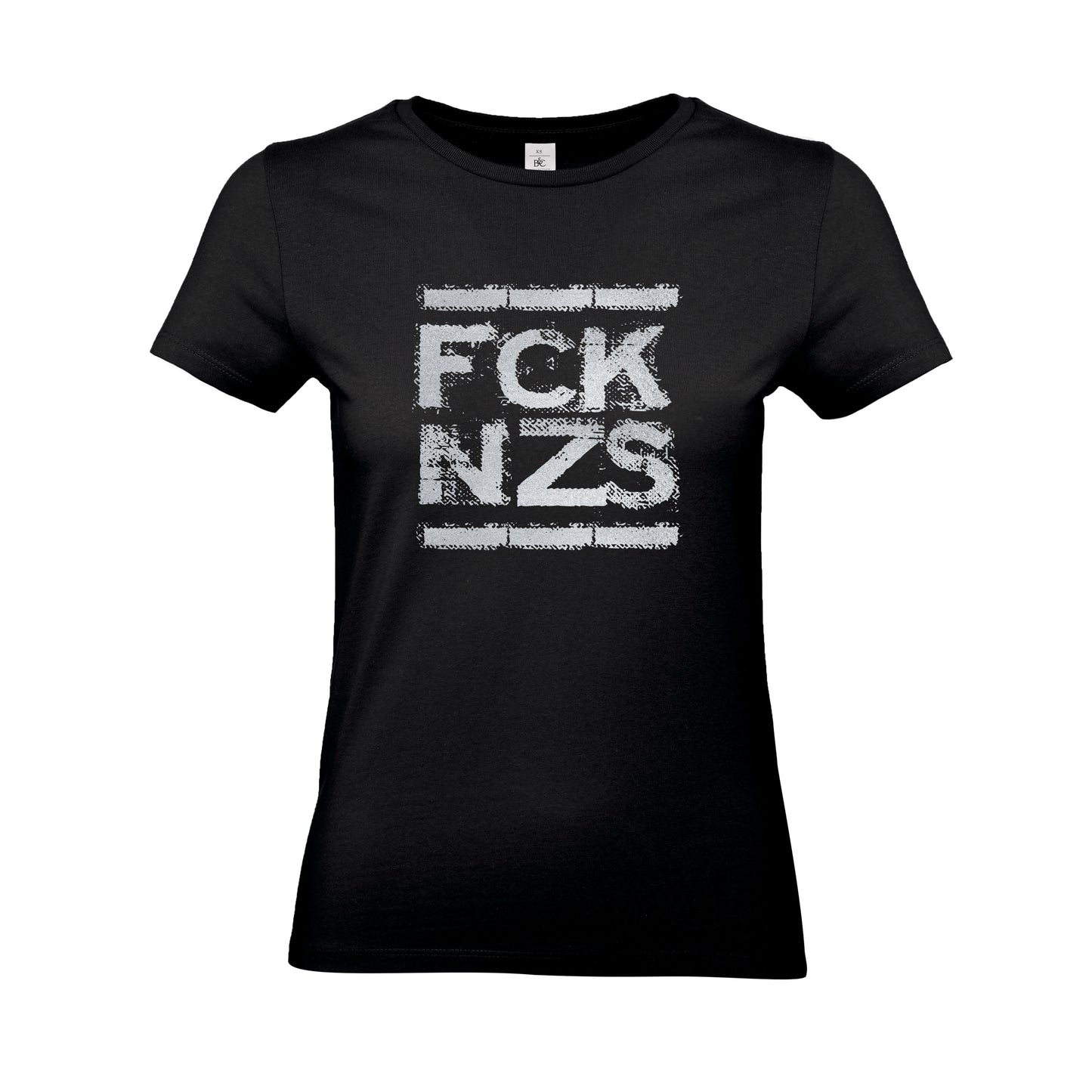 Damen-Shirt „FCK NZS“ im Metallic-Design, getragen bei einer politischen Veranstaltung