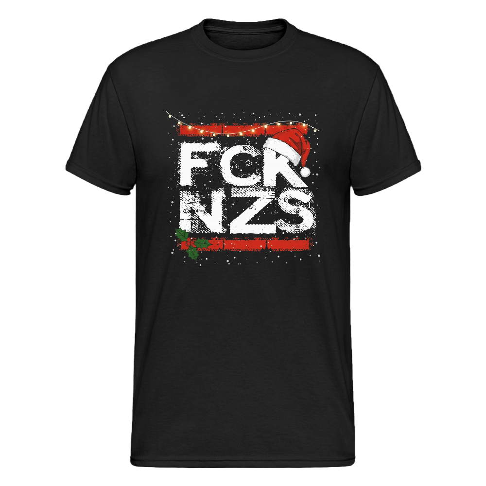 „Schwarzes Gildan Heavy T-Shirt mit weißem FCK NZS Schriftzug, Santa-Mütze und roten Farbspritzern“

