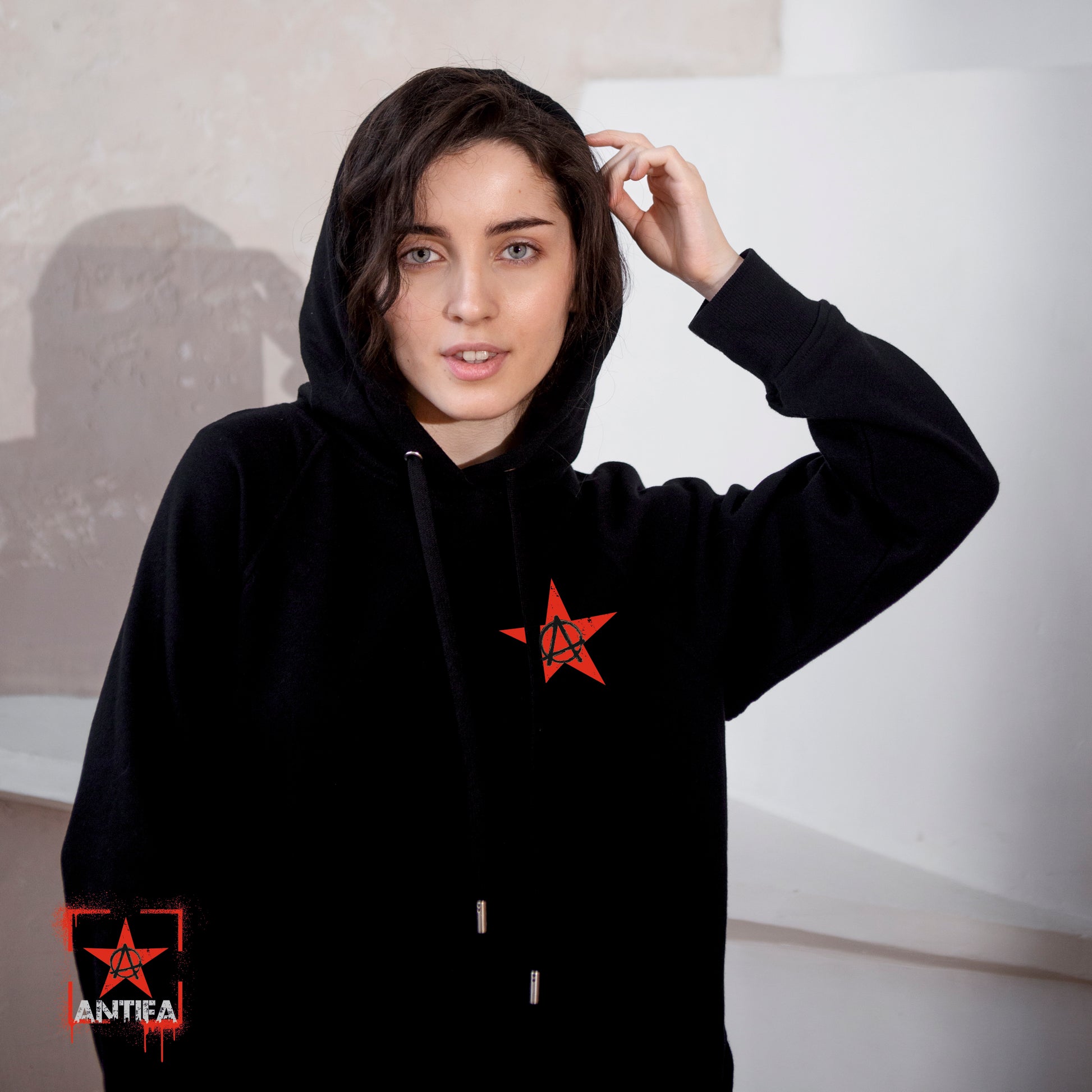 Hoodie "ANTIFA" bedruckt mittels hochwertigem Siebdruck - Das kreative Statement