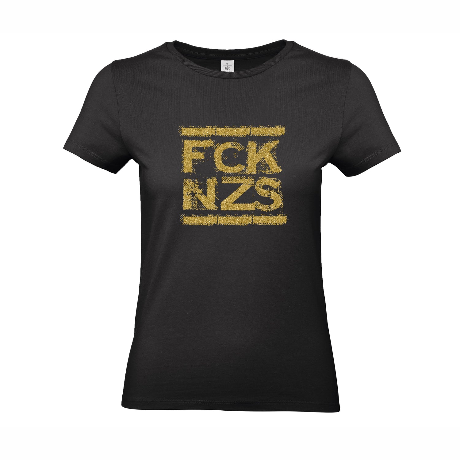 Damen-Shirt „FCK NZS“ im Metallic-Design, getragen bei einer politischen Veranstaltung