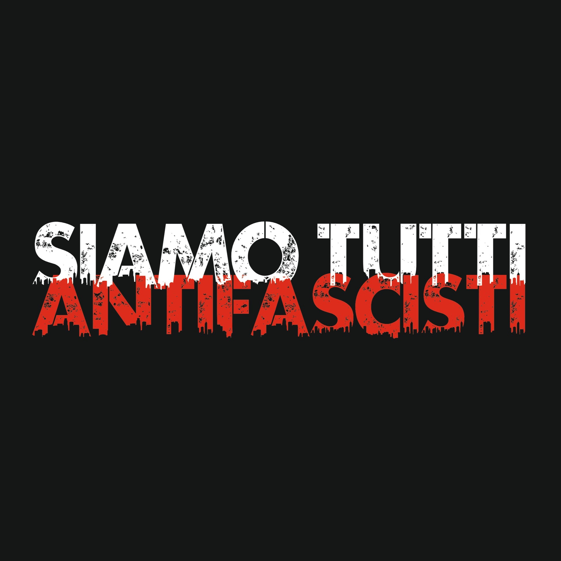 Druckansicht „Siamo tutti antifascisti“ vorne. Fotografiert vor neutralem Hintergrund, gut sichtbar sind der elastische Bund mit Kordelzug und die seitlichen Taschen.